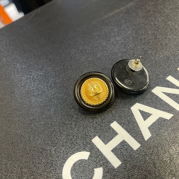 CHANEL classic pierced earrings - Picture 10 of 10